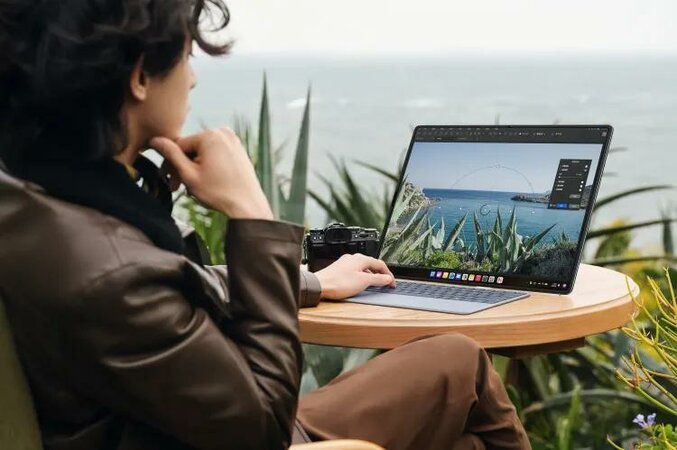 huawei-matebook-fold-ultimate-design-full-screen-retouching-1_webp_75.jpg
