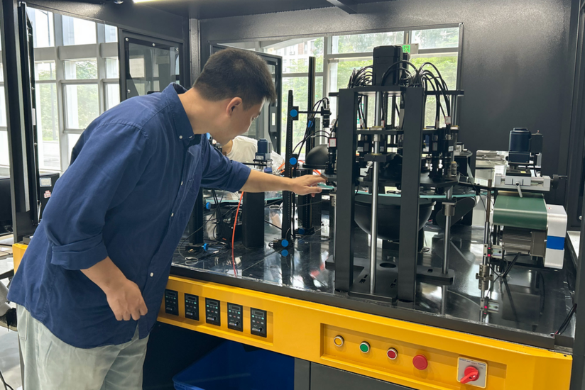 Qin Lin kiểm tra hệ thống AI tại Phật Sơn, tỉnh Quảng Đông, tháng 6 năm 2025