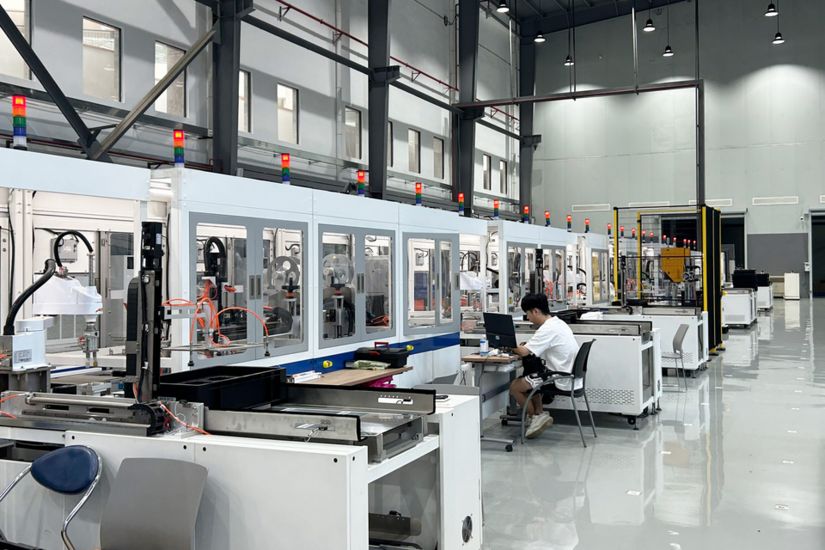 Hệ thống robot bên trong phòng thí nghiệm đào tạo tại Đại học Bách khoa Thuận Đức, tỉnh Quảng Đông, tháng 6 năm 2025.