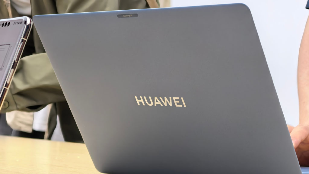 Máy tính đầu tiên sử dụng hệ điều hành độc quyền ra mắt - Ảnh 1.