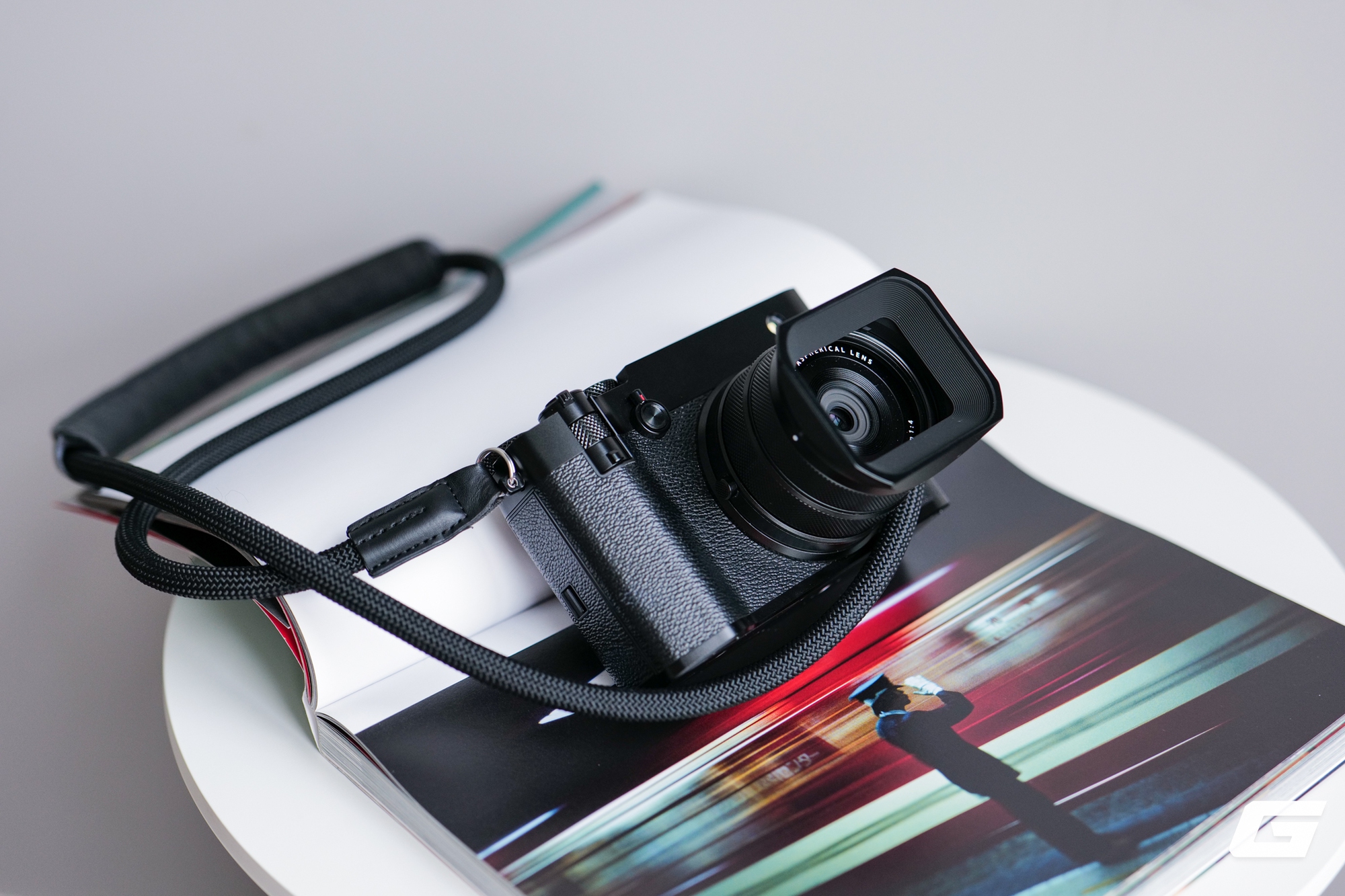 Đánh giá GFX100RF: Chiếc máy ảnh khiến tôi có cảm tình lại với Fujifilm- Ảnh 3.