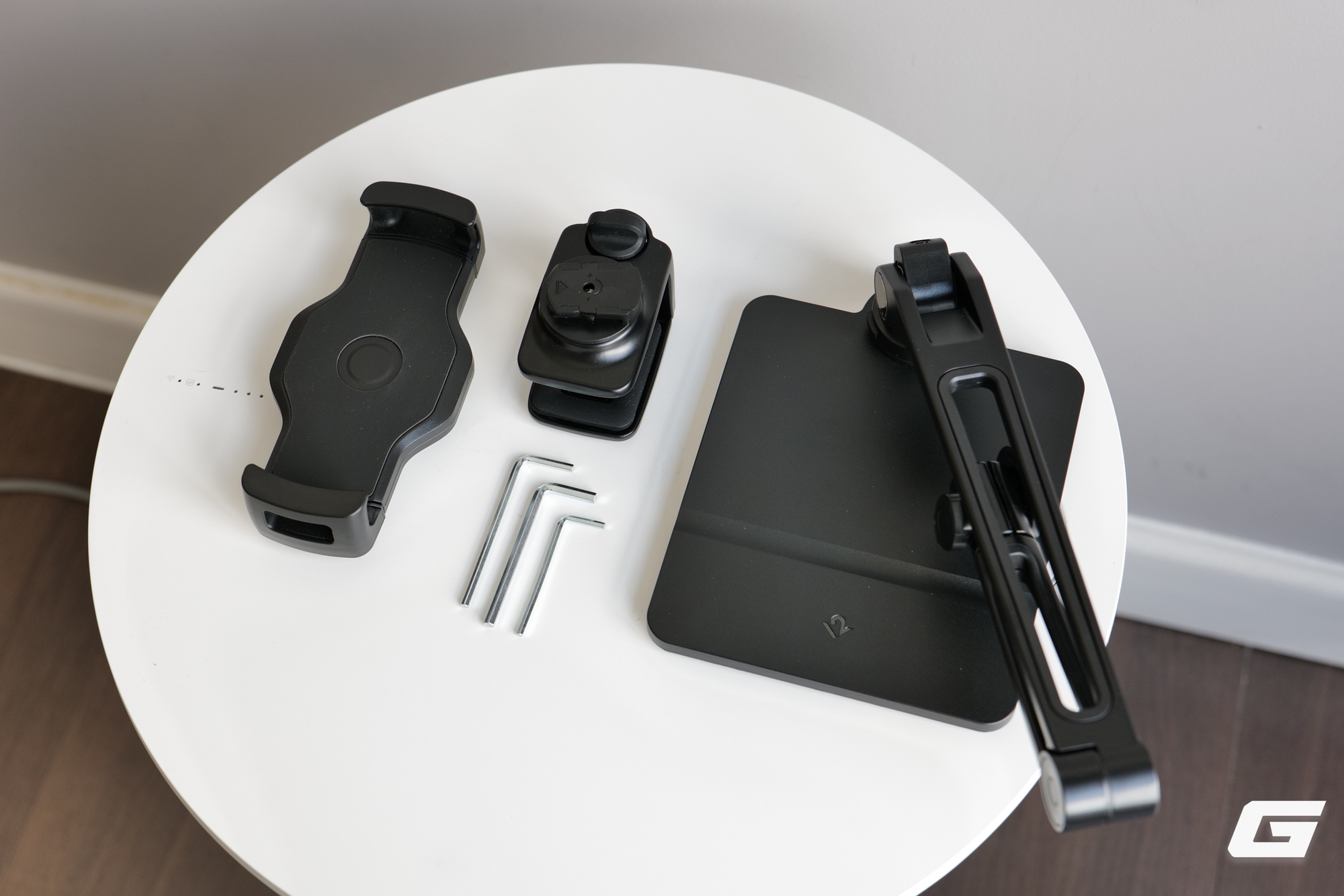 Đây là Twelve South HoverBar Duo: Một lần xuống tiền để có combo giá đỡ iPad để bàn lẫn kẹp treo kệ, có đáng tiền?- Ảnh 2.