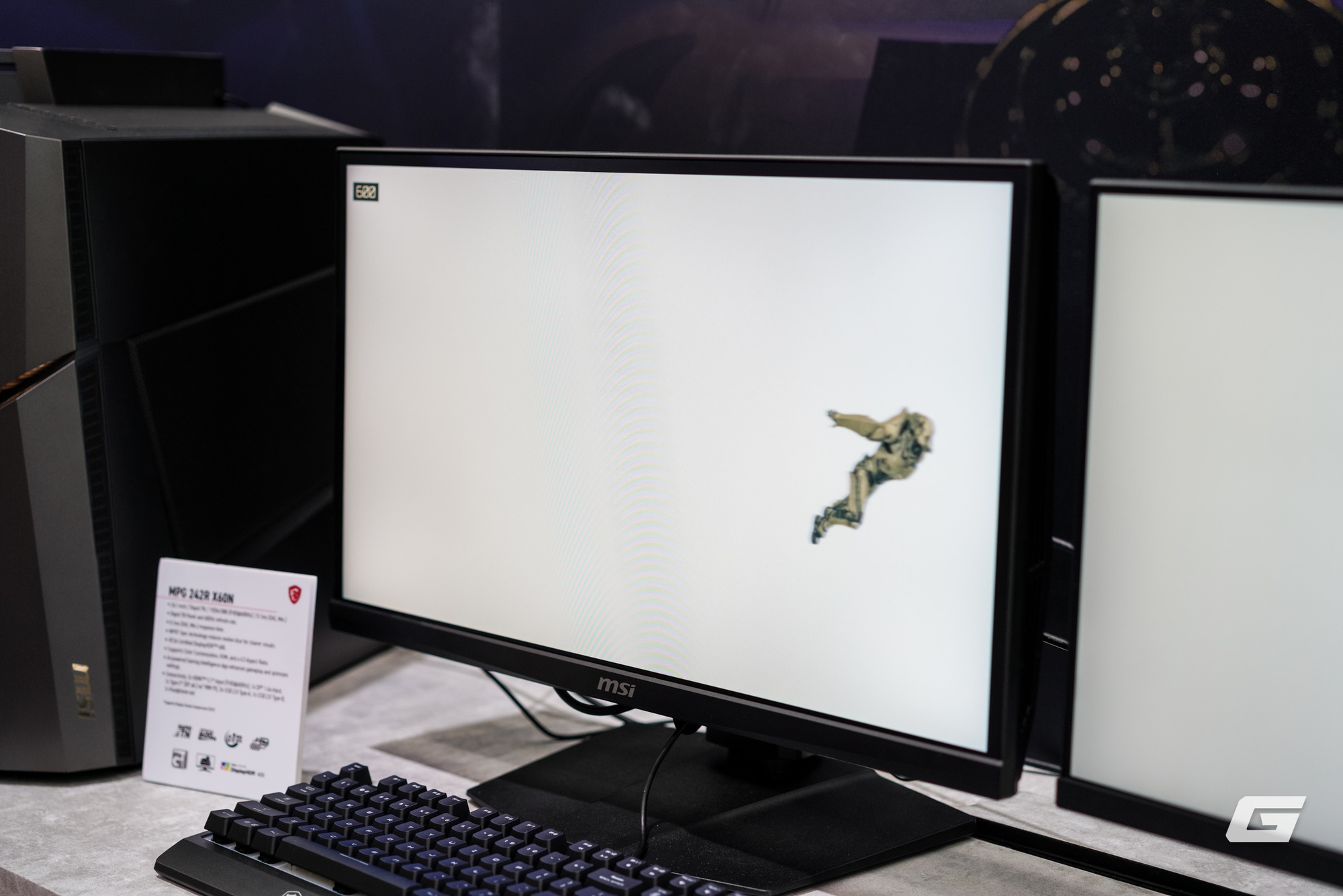 Dạo qua gian hàng MSI tại Computex 2025: GPU mạ Titan, tản nhiệt CPU mà có màn hình... to như smartphone- Ảnh 16.