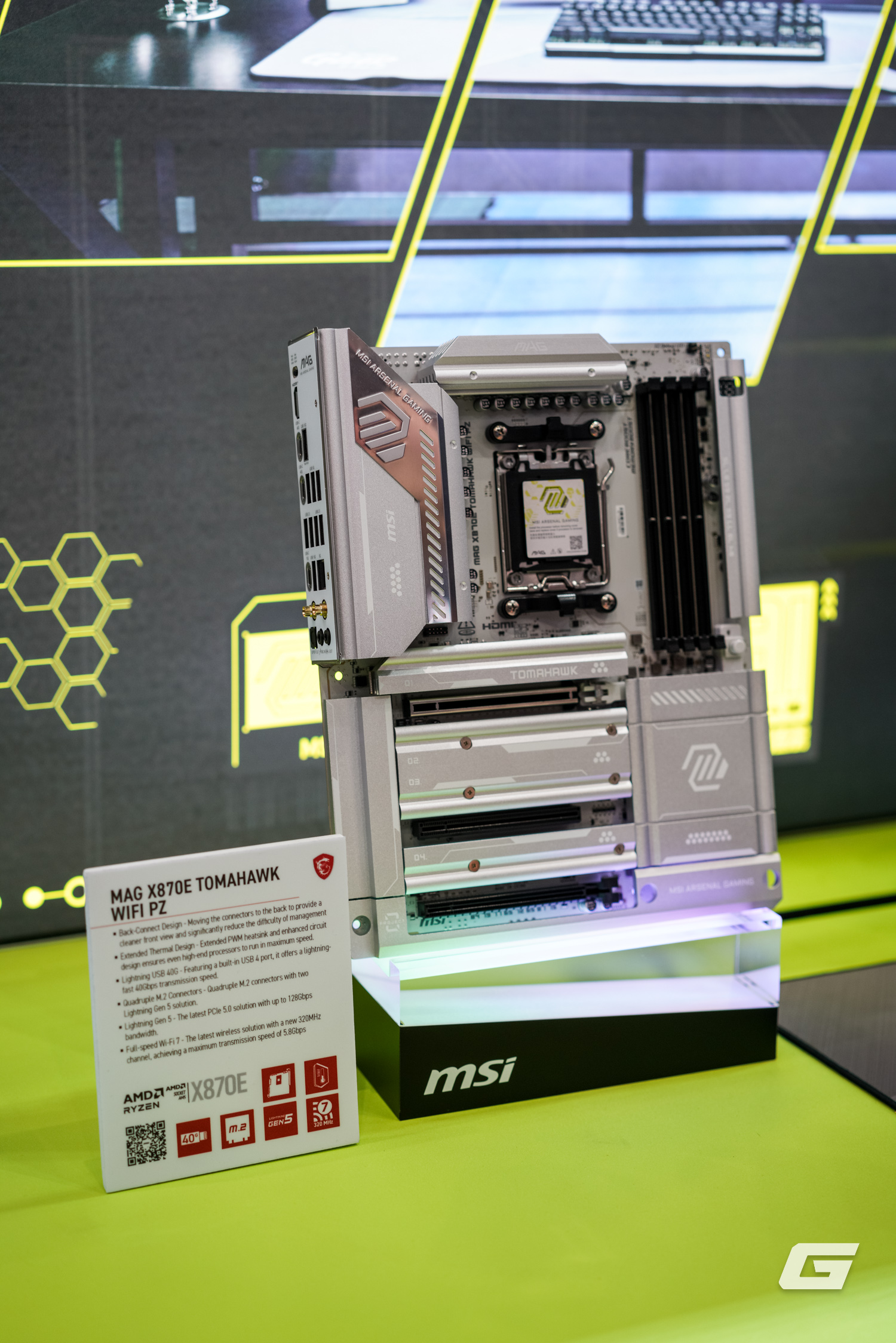 Dạo qua gian hàng MSI tại Computex 2025: GPU mạ Titan, tản nhiệt CPU mà có màn hình... to như smartphone- Ảnh 11.