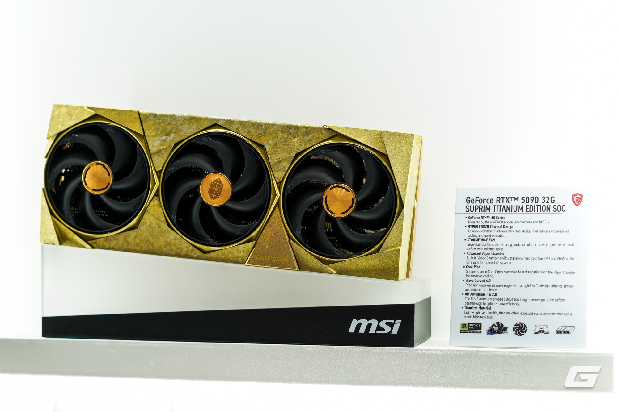 Dạo qua gian hàng MSI tại Computex 2025: GPU mạ Titan, tản nhiệt CPU mà có màn hình... to như smartphone- Ảnh 20.