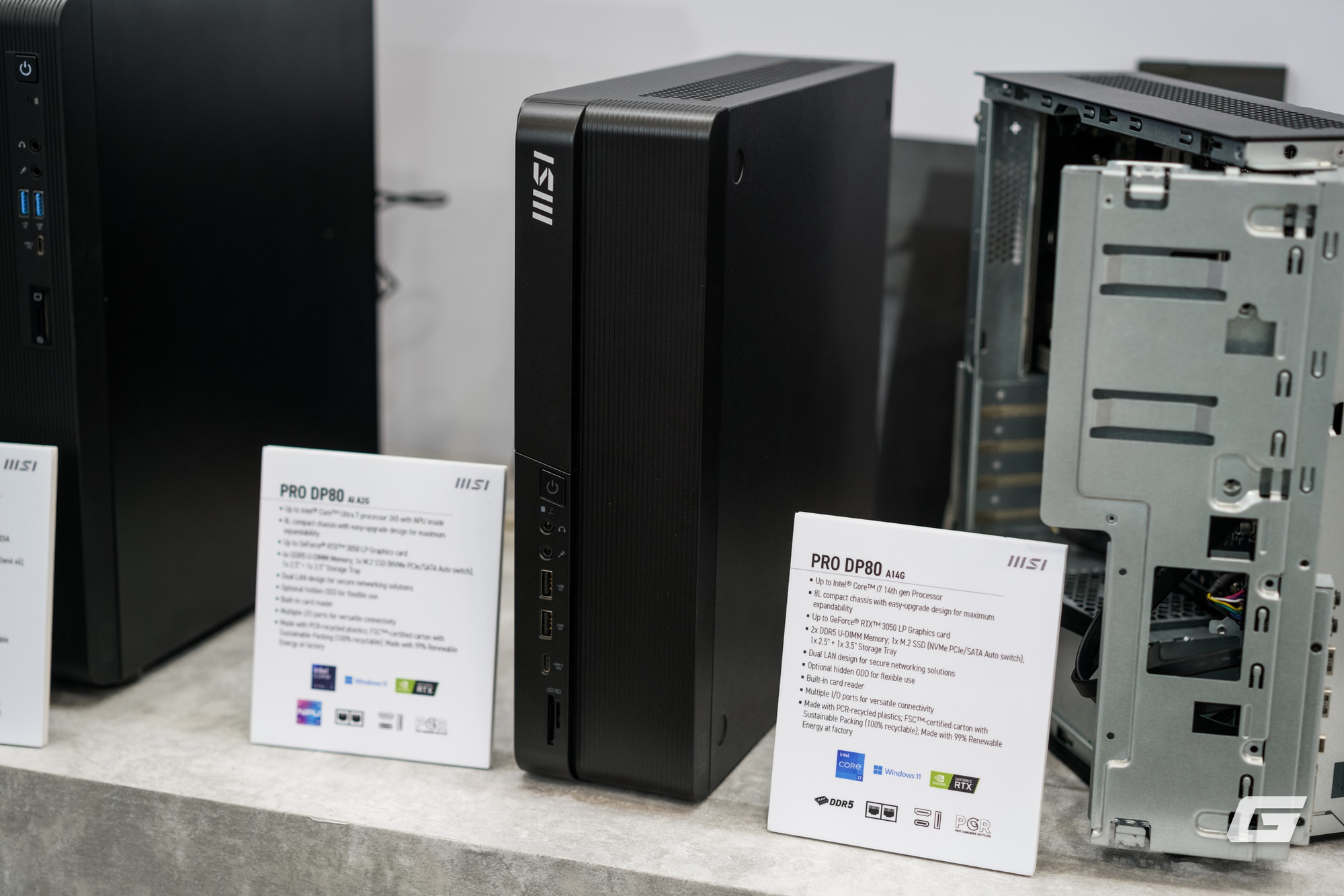Dạo qua gian hàng MSI tại Computex 2025: GPU mạ Titan, tản nhiệt CPU mà có màn hình... to như smartphone- Ảnh 4.