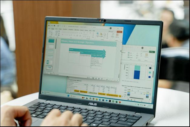 Những mẫu laptop không thể thiếu cho học sinh, sinh viên trong năm học mới - Ảnh 1.