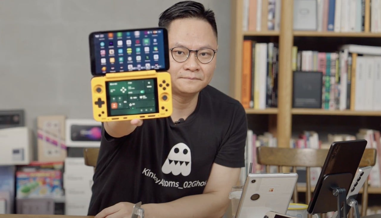 Máy chơi game hai màn hình đầu tiên chạy Android - Ảnh 1.