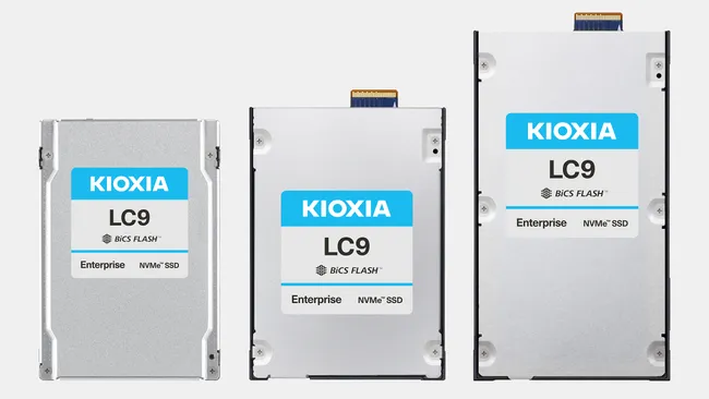 Ra mắt SSD dung lượng khổng lồ: 245TB, lưu trữ 12.500 bộ phim 4K - Ảnh 1.