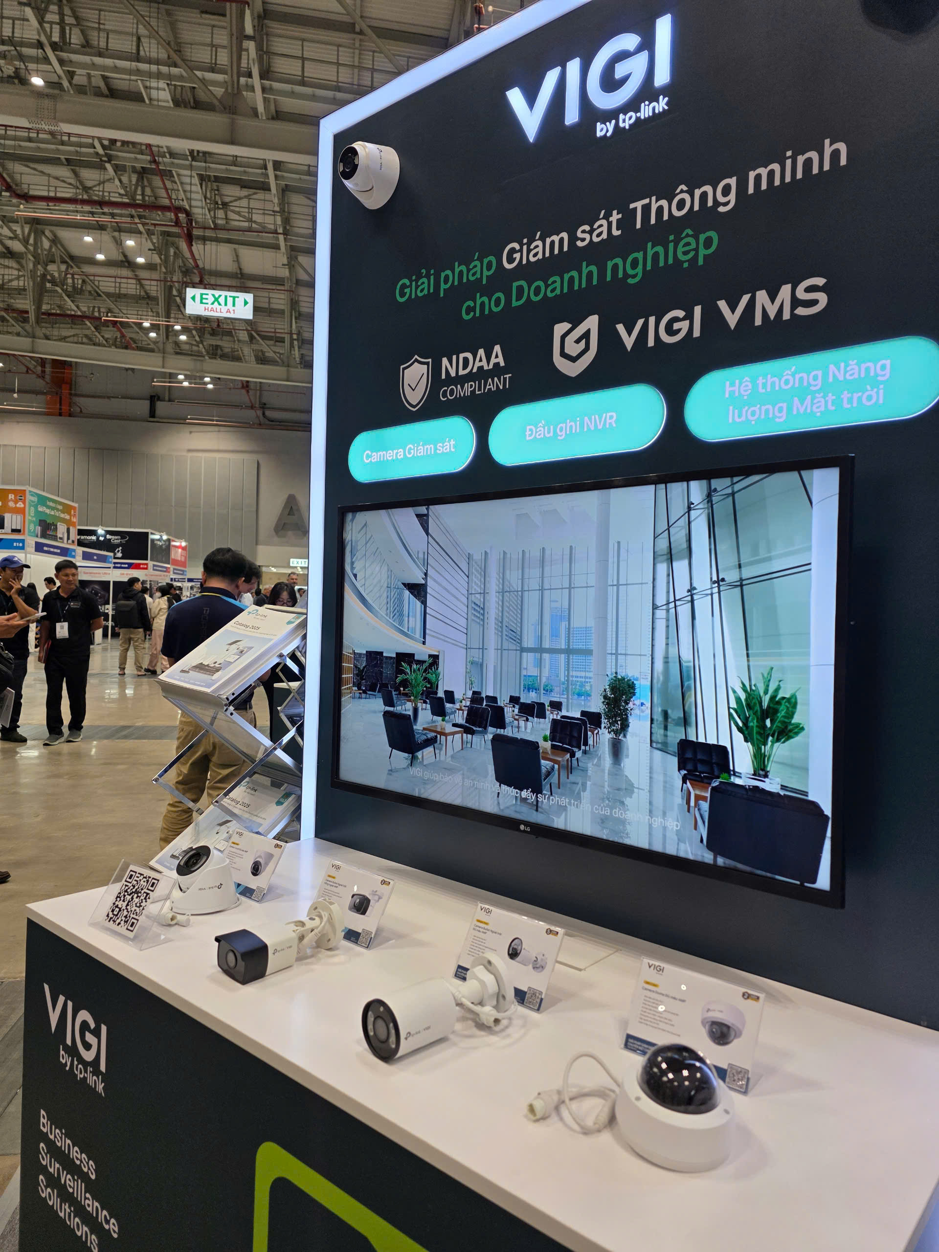 Triển lãm Quốc tế Vietnam ICTComm 2025: Khám Phá Thiết Bị Wi-Fi 7 Chống Nước Đầu Tiên - Ảnh 12.